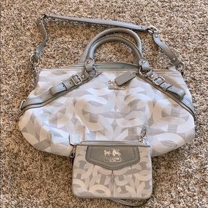 Coach signature Madison chain link bag/wristlet